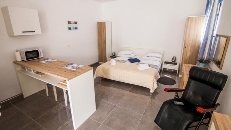 Studio apartment Flora