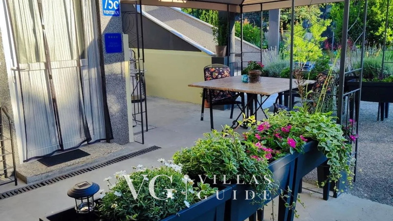 Studio apartment Flora