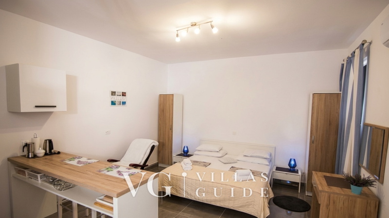 Studio apartment Flora