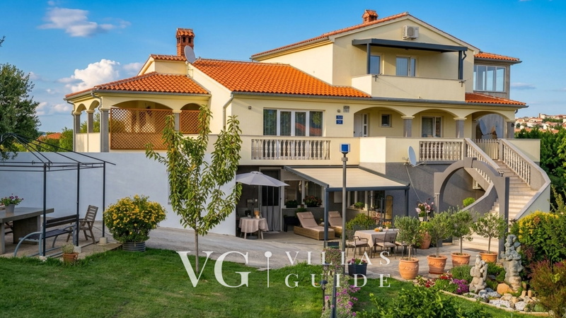 Studio apartment Flora