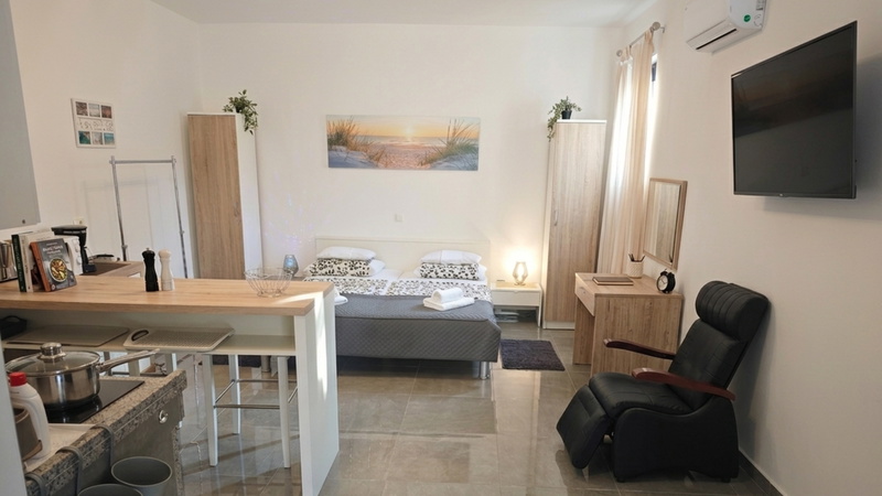 Studio apartment Flora