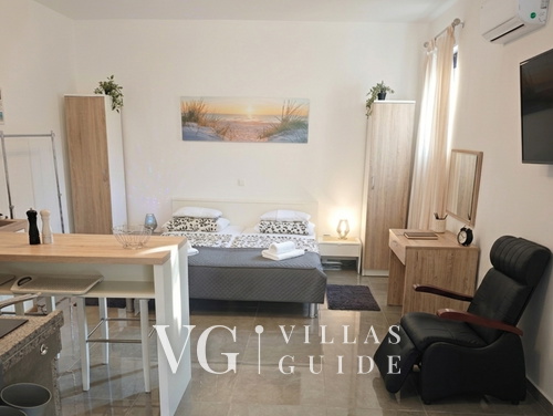 Studio apartment Flora