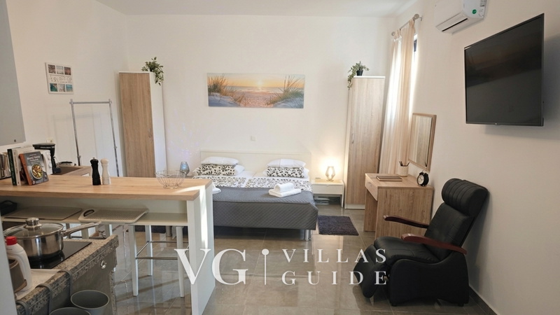 Studio apartment Flora