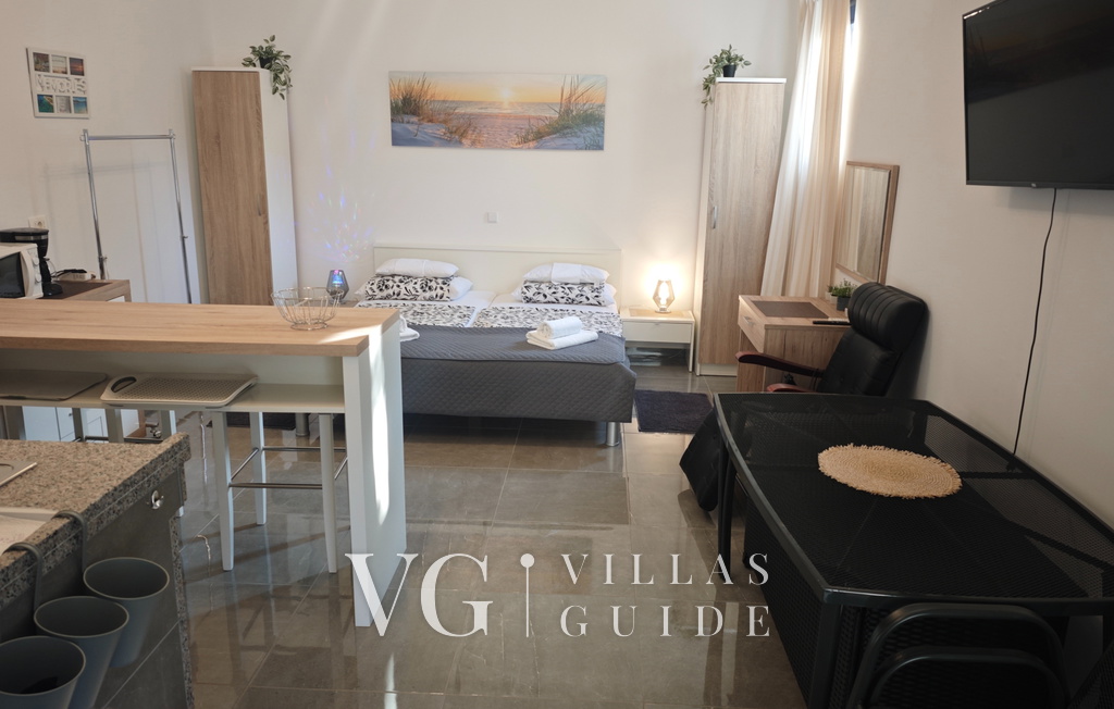 Studio apartment Flora