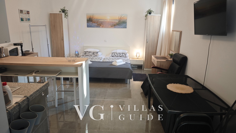 Studio apartment Flora