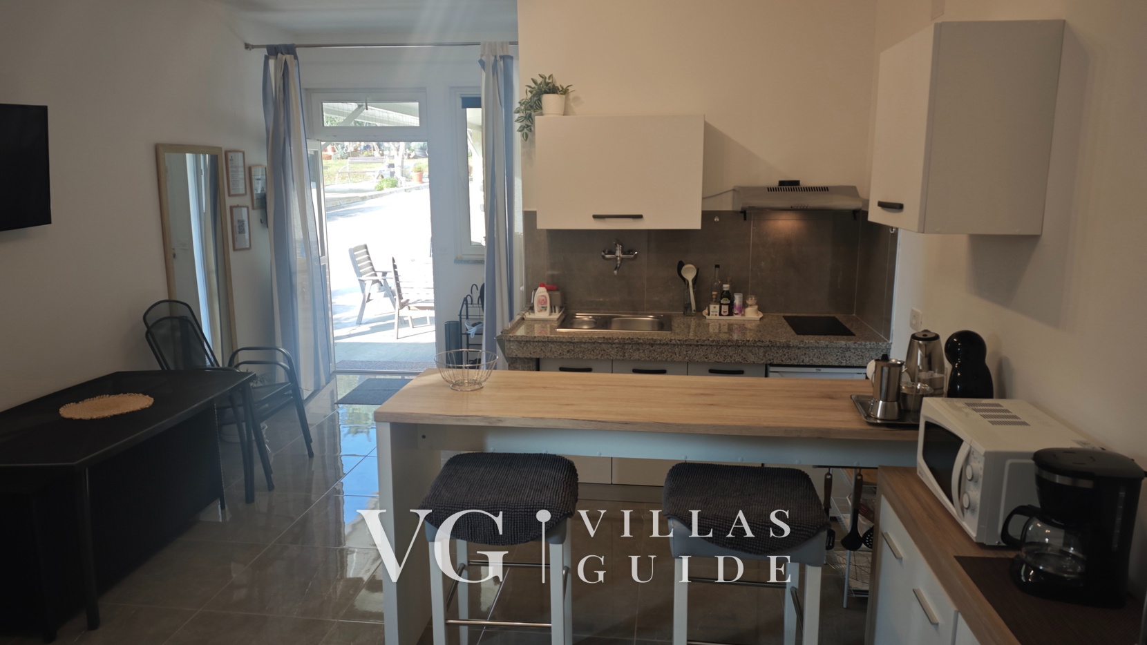 Studio apartment Flora