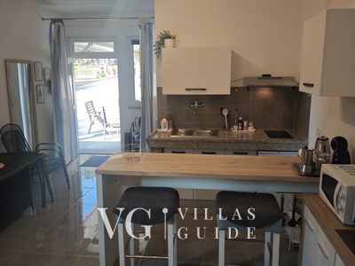 Studio apartment Flora