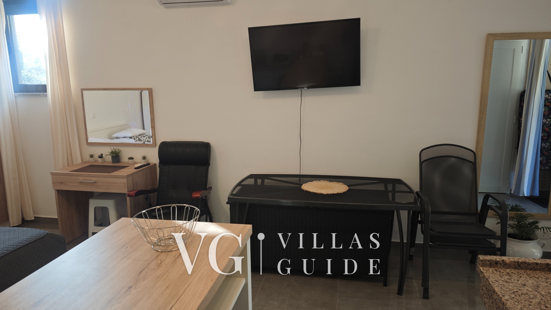 Studio apartment Flora