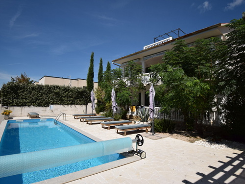 Apartman with pool - Saša