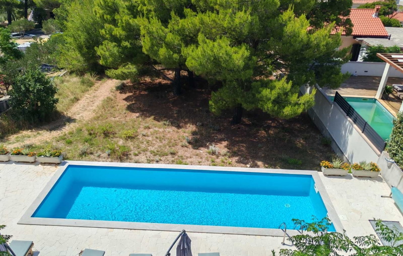 Apartman with pool - Saša