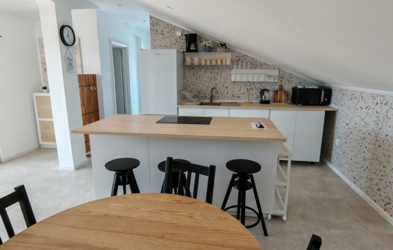 Apartman with pool - Saša