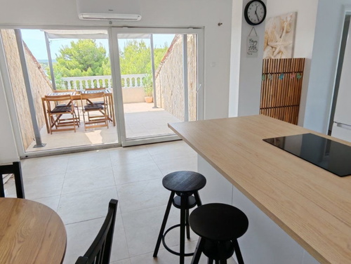 Apartman with pool - Saša