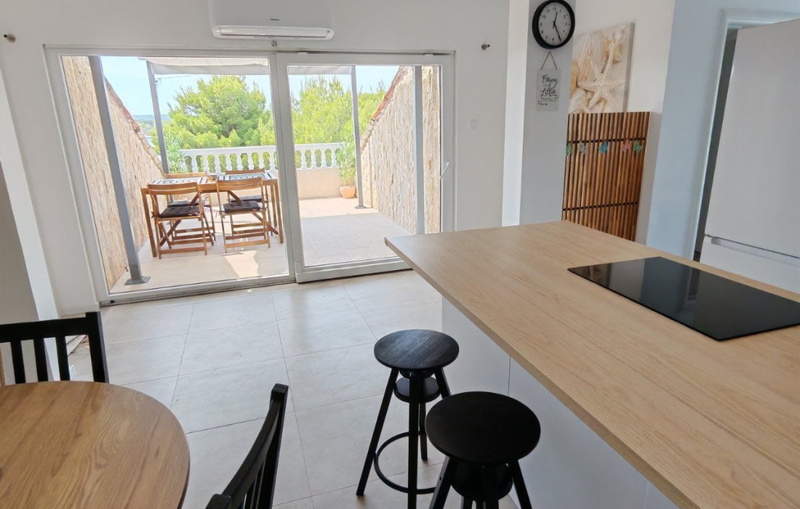 Apartman with pool - Saša