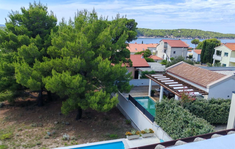 Apartman with pool - Saša