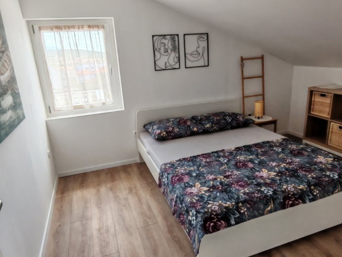 Apartman with pool - Saša