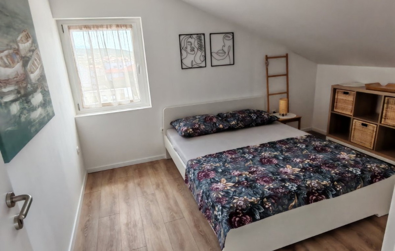 Apartman with pool - Saša