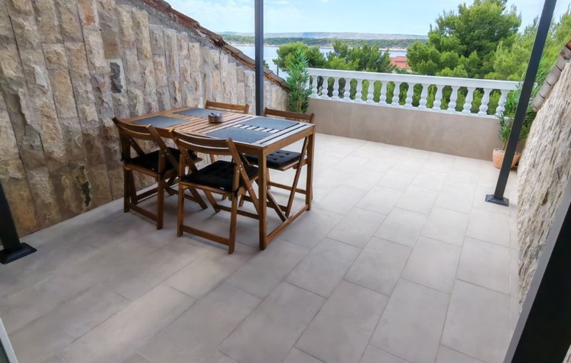 Apartman with pool - Saša