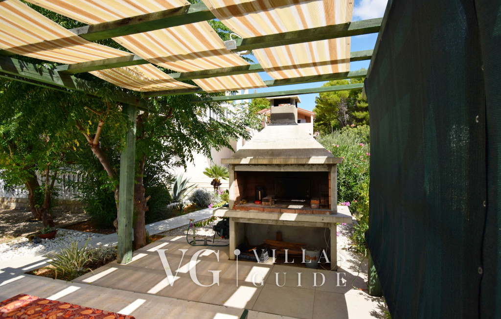 Apartman with pool - Saša