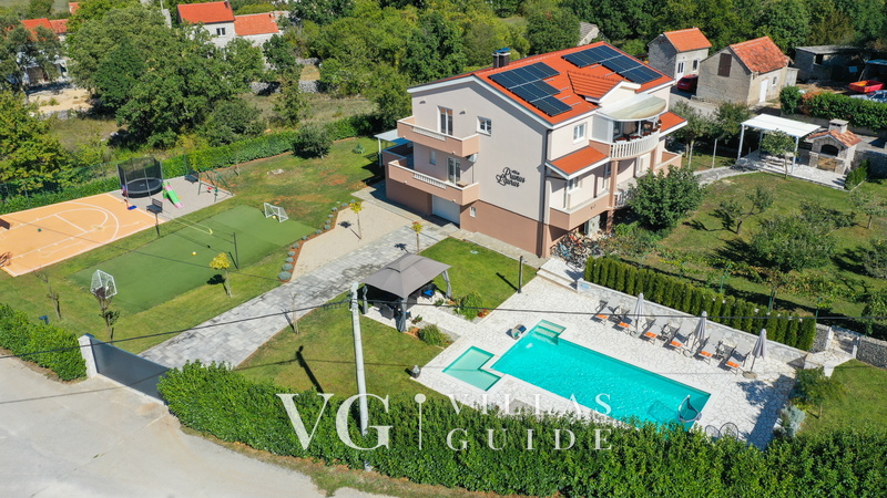 Villa Prunus Laurus-Makarska-Gornji Vinjani Dvorište i vanjski dio objekta