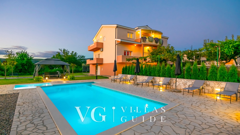 Villa Prunus Laurus-Makarska-Gornji Vinjani Dvorište i vanjski dio objekta