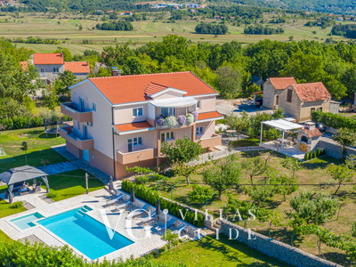 Villa Prunus Laurus-Makarska-Gornji Vinjani Dvorište i vanjski dio objekta