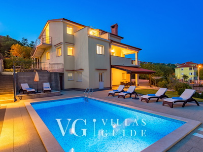 Villa Wally with outdoor pool Garten und Außenbereich