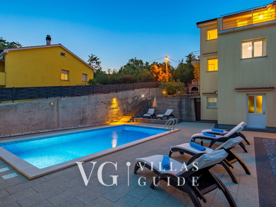 Villa Wally with outdoor pool Garten und Außenbereich