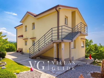 Villa Wally with outdoor pool Garten und Außenbereich