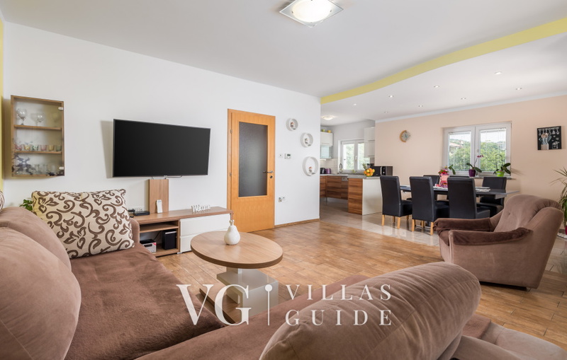 Villa Wally with outdoor pool Dnevni boravak