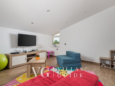 Villa Wally with outdoor pool Zusatzinhalte