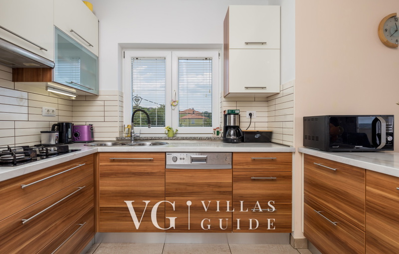 Villa Wally with outdoor pool Kuhinja