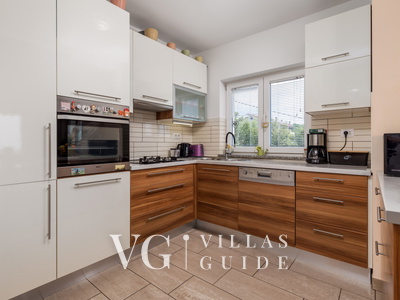 Villa Wally with outdoor pool Küche