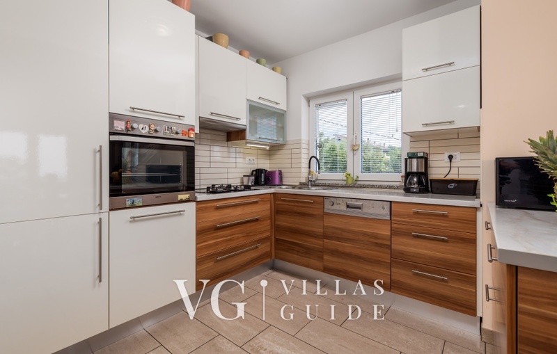 Villa Wally with outdoor pool Kuhinja