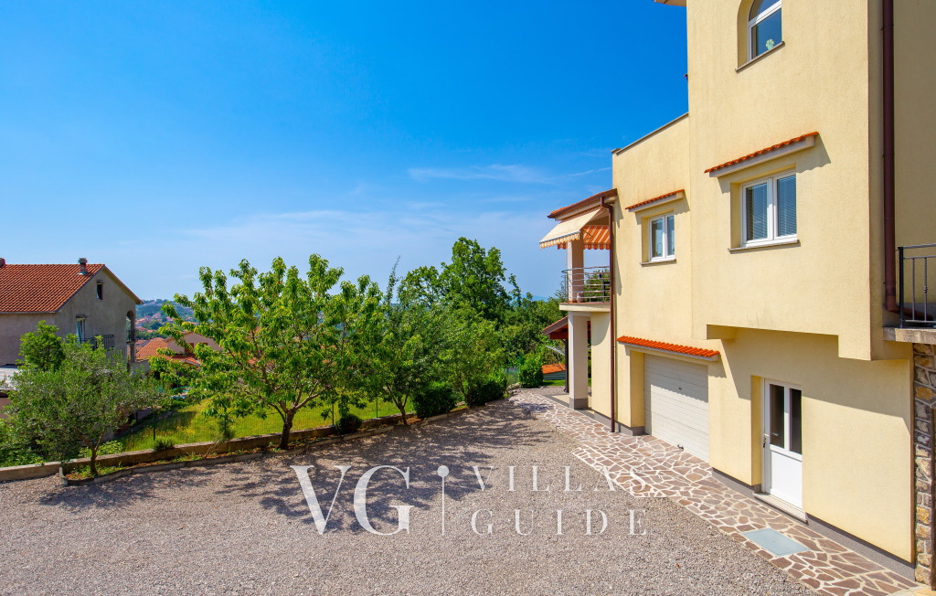 Villa Wally with outdoor pool Andere