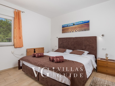 Villa Wally with outdoor pool Schlafzimmer