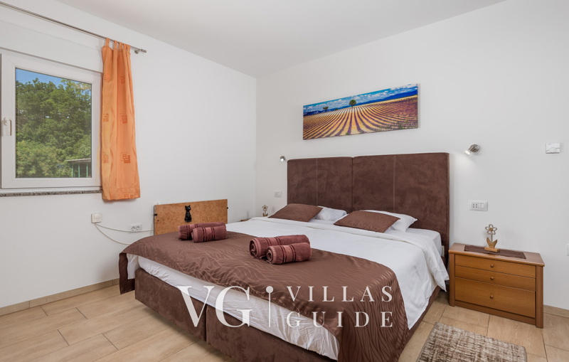 Villa Wally with outdoor pool Spavaća soba