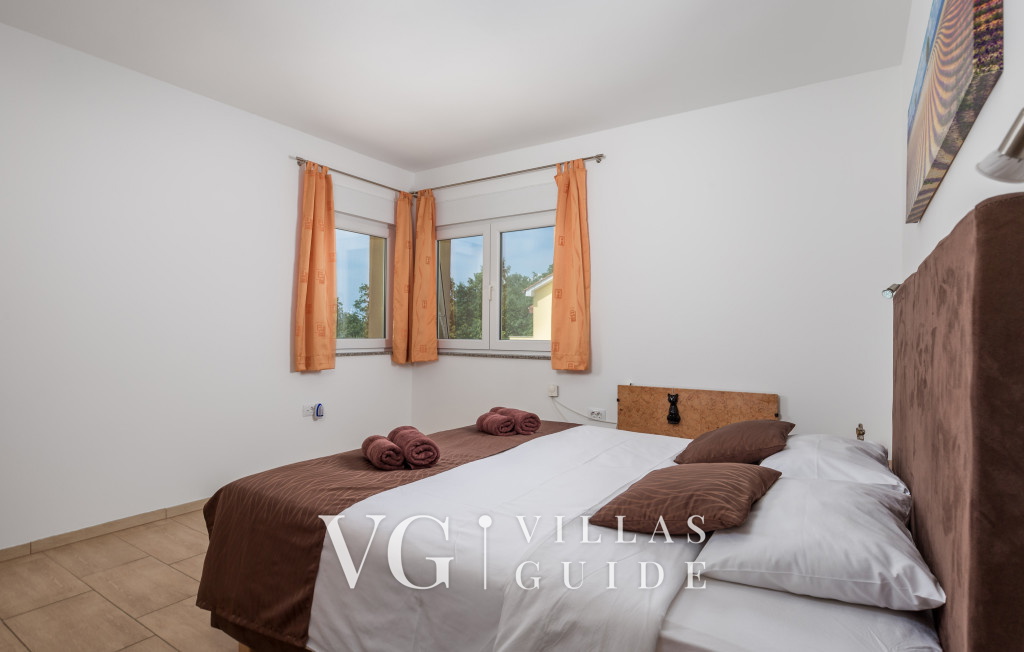 Villa Wally with outdoor pool Spavaća soba