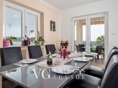 Villa Wally with outdoor pool Küche