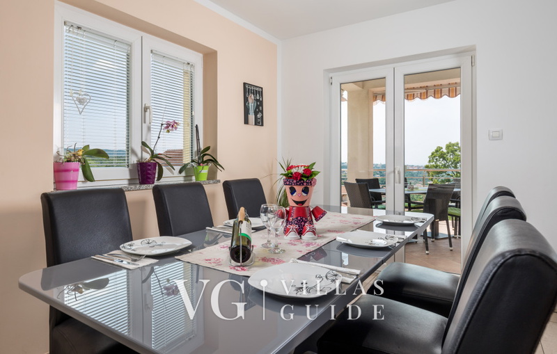 Villa Wally with outdoor pool Kuhinja