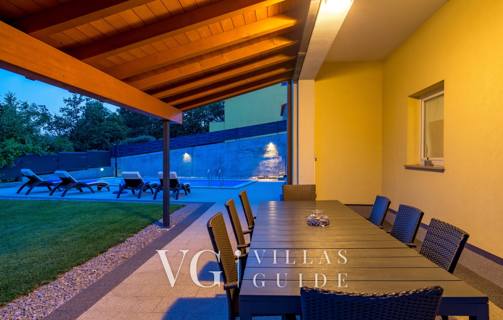 Villa Wally with outdoor pool Garten und Außenbereich