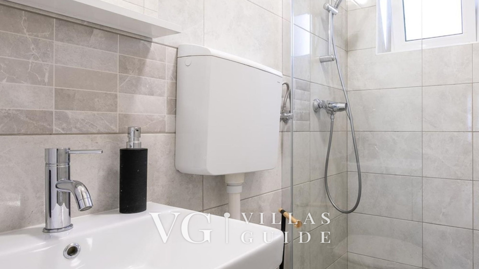 Holiday house with Private  Pool Maja Toilette per gli ospiti