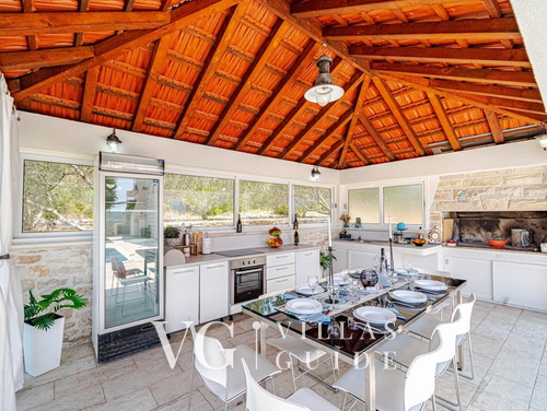 Holiday house with Private  Pool Maja