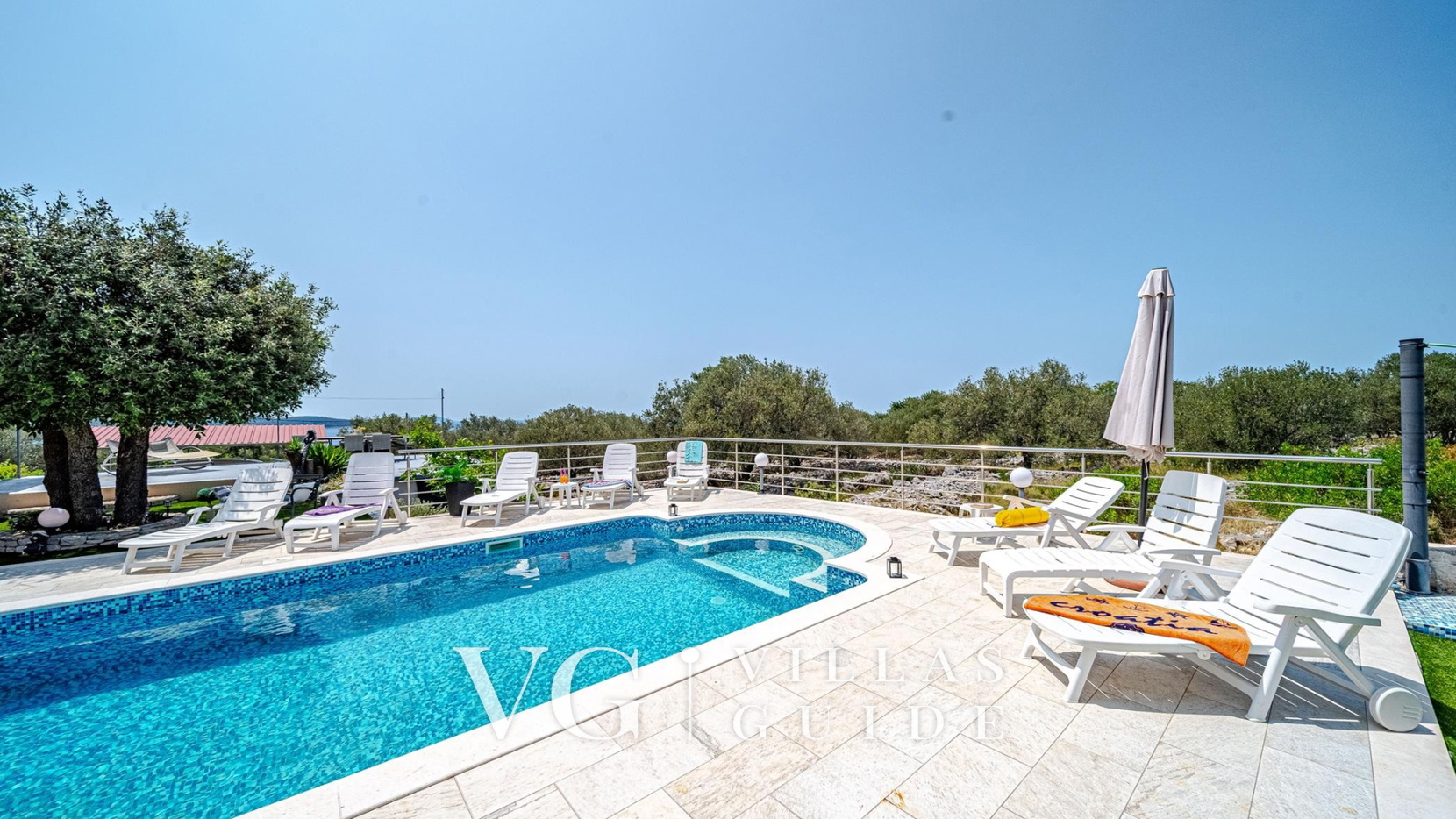 Holiday house with Private  Pool Maja Piscina