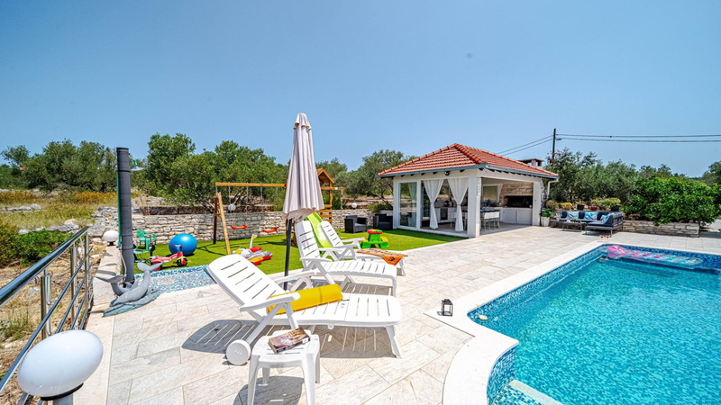 Holiday house with Private  Pool Maja