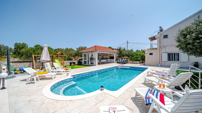 Holiday house with Private  Pool Maja
