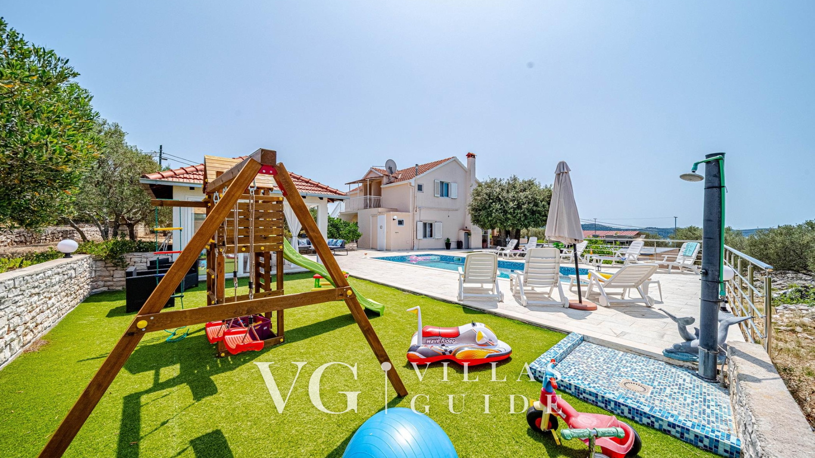 Holiday house with Private  Pool Maja