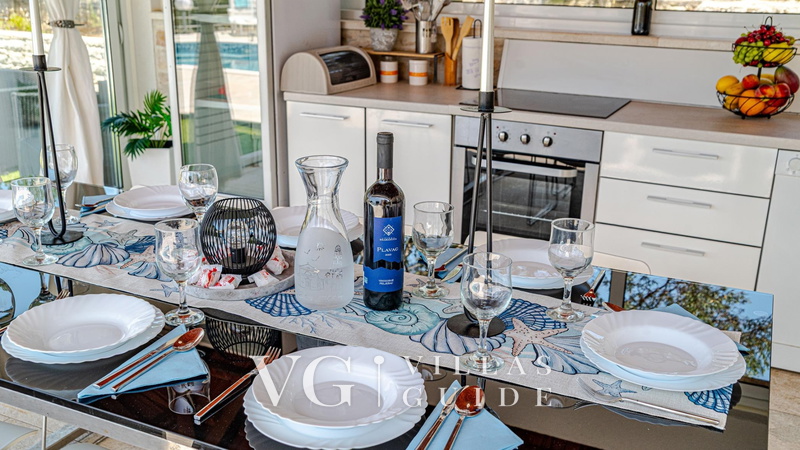 Holiday house with Private  Pool Maja Cucina