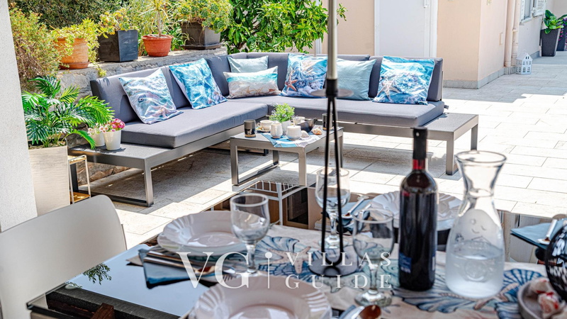 Holiday house with Private  Pool Maja