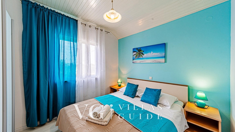 Holiday house with Private  Pool Maja Camera da letto