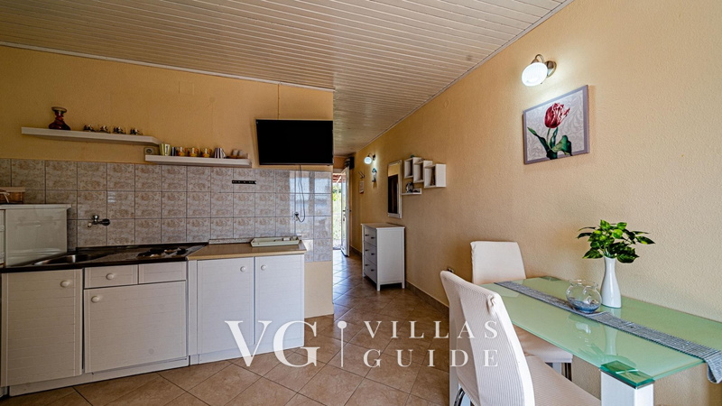 Holiday house with Private  Pool Maja Cucina
